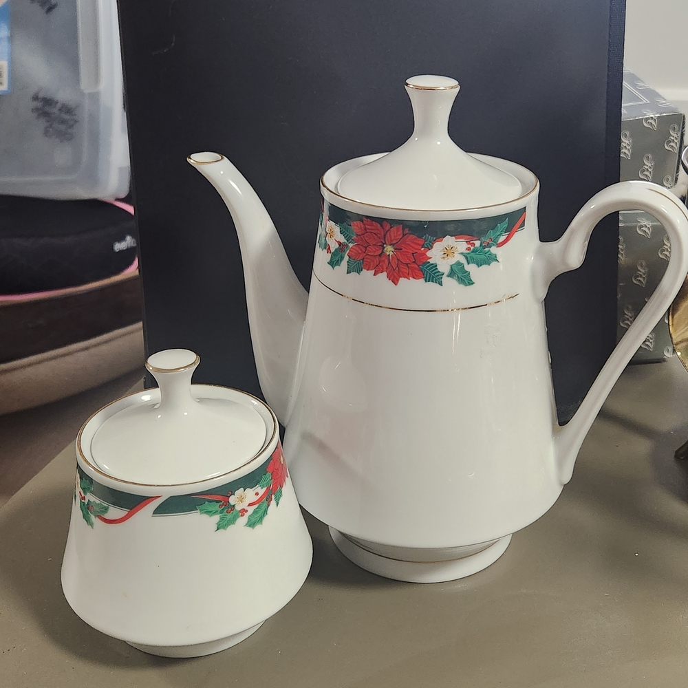 Elegant Tieshan Holiday Teapot and Sugar Bowl Set